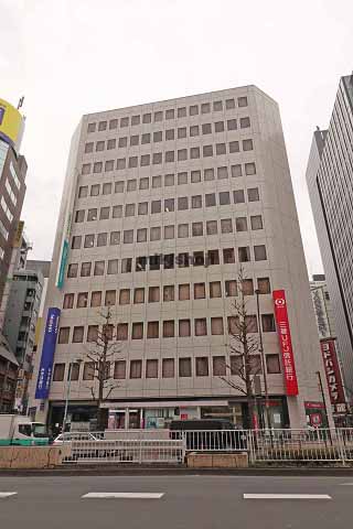 西新宿の日本生命新宿西口ビル 外観1