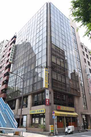 東池袋の城北自動車会館 外観1