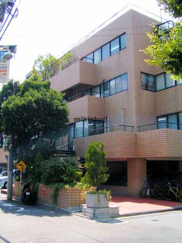 バルビゾン３ 外観