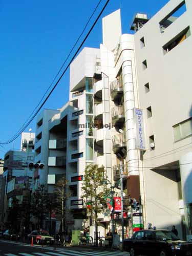 神南のひきだしのような家に 外観1