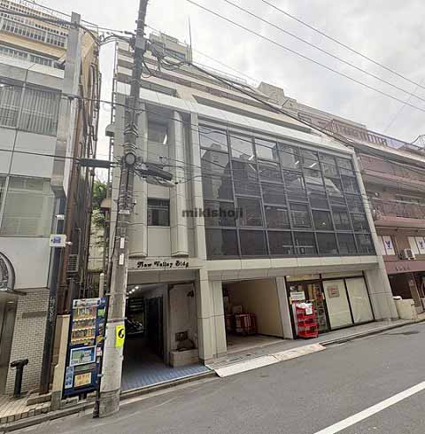 新宿・歌舞伎町のニューバレービル 外観1