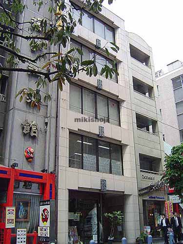 神田神保町の信ビルディング 外観1