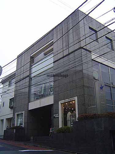 南青山のアルファゾーンビル 外観1