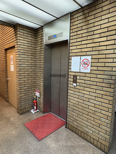 中央区北の古久根ビル エレベーターホール1