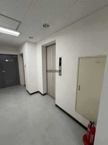 一条ビル エレベーターホール1