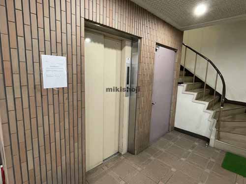 北区の三晃ビル エレベーターホール1