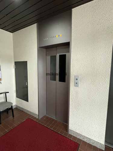 豊平区のコロナード平岸Ⅱ エレベーターホール1