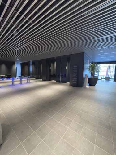 中央区南の北海道新聞社ビル エレベーターホール1