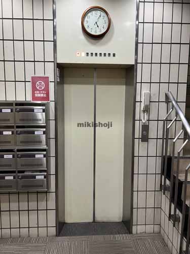 一番町の仙台ワールドビル エレベーターホール1