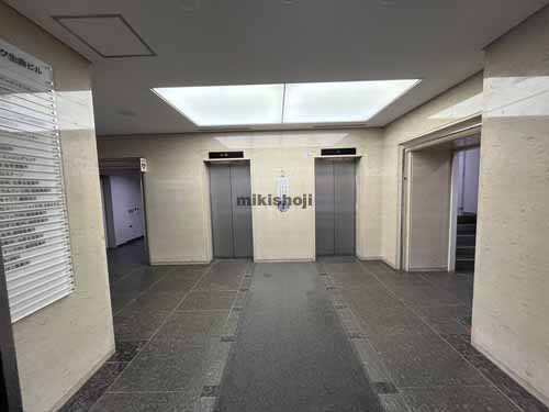 盛岡フコク生命ビル エントランス2