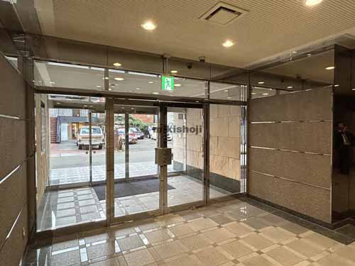 中央の河西ビル エントランス1