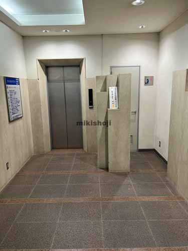 榴岡の第一パークビル エントランス1