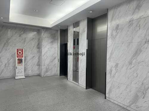 中央のメットライフ仙台ビル エレベーターホール1