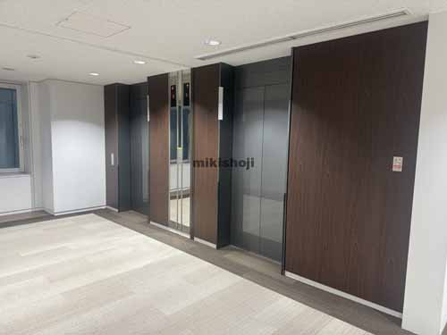 中央のメットライフ仙台ビル エレベーターホール3