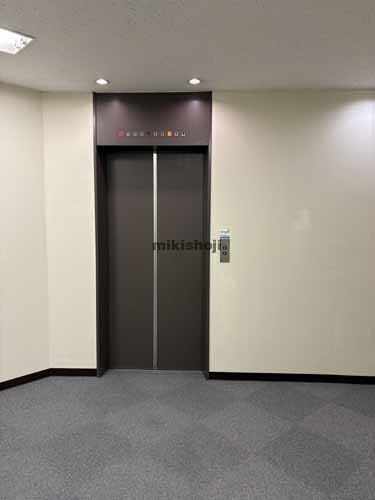 新横浜の新横浜中村ビル エレベーターホール1