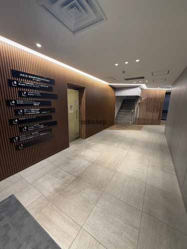 ＡＸＩＳ　ＳＨＩＮＹＯＫＯＨＡＭＡ エントランス1