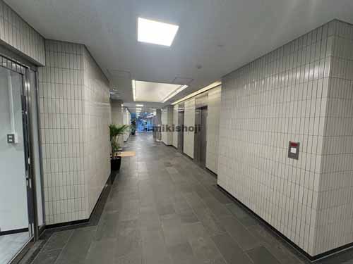 関内の大樹生命横浜桜木町ビル エレベーターホール1