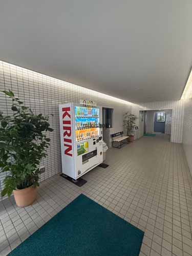 モアグランド関内ビル エントランス1