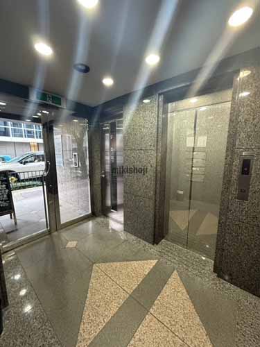 加州ビル エレベーターホール1