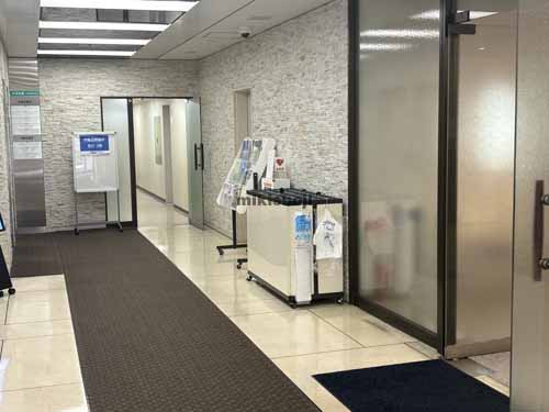 関内の一般財団法人神奈川県中小企業共済会館 エントランス2
