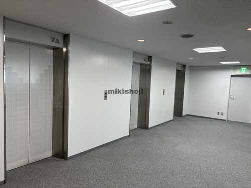 横浜ファーストビル エレベーターホール1