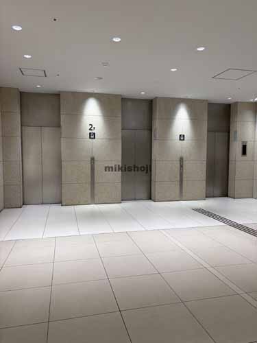 旭区のコプレ二俣川オフィス エレベーターホール2