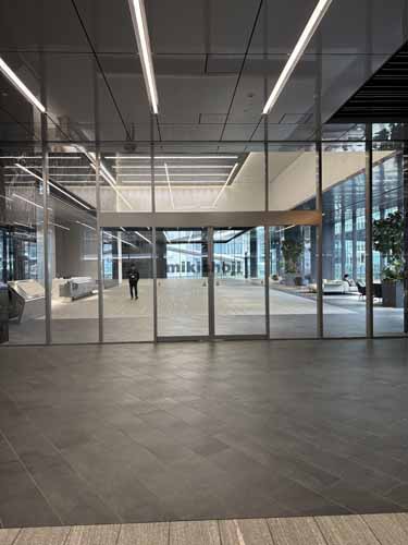 横浜シンフォステージ　イーストタワー エントランス3