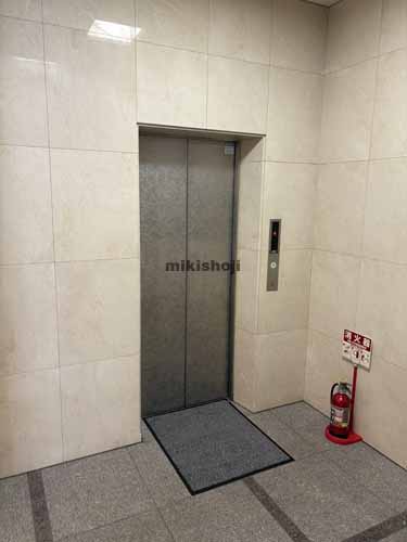 戸塚区の六国建設ビル エレベーターホール1