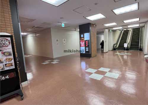 日土地名古屋ビル エントランス2