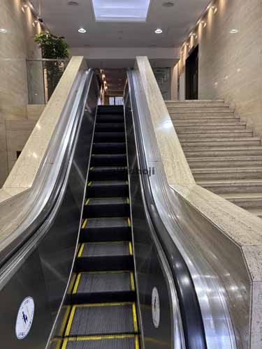 東栄ビル エントランス2