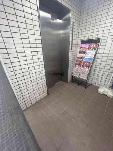 ＨＰ　ＯＴＳＵ－ＤＯＲＩ　ＢＬＤ(旧:錦ｻﾝﾗｲｽﾞﾋﾞﾙ) エレベーターホール1