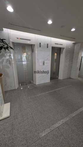 栄プラザビル エレベーターホール2