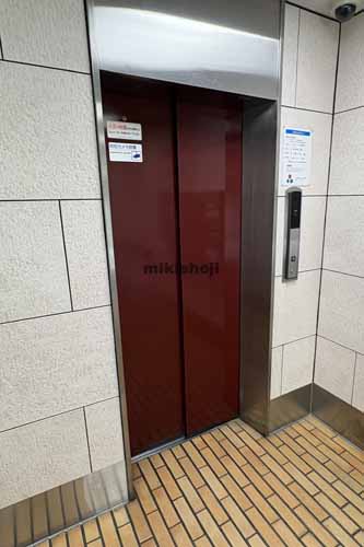 一宮市全域の石照ビル エレベーターホール2