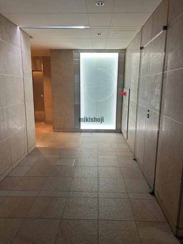 ＭＬＪ丸の内ビル エントランス1