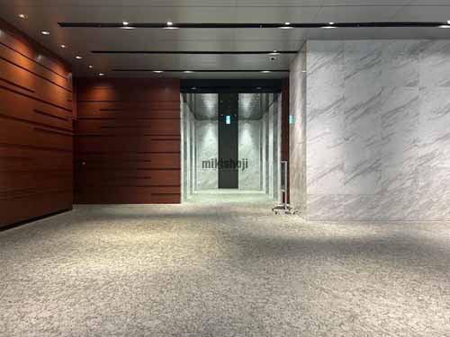 名駅・那古野の名古屋クロスコートタワー エレベーターホール1