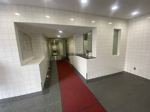 東梅田八千代ビル エントランス3