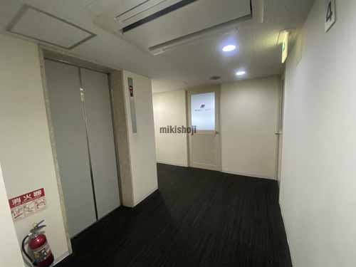 東梅田八千代ビル エレベーターホール2