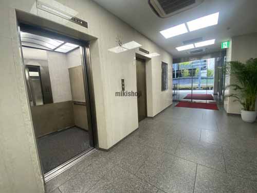 南森町周辺の満電ビル エントランス1