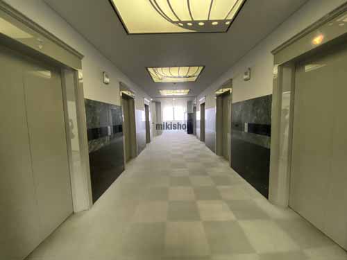 中津・大淀の梅田スカイビル エレベーターホール2