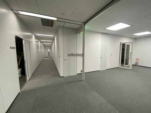 中津・大淀の梅田スカイビル エレベーターホール4