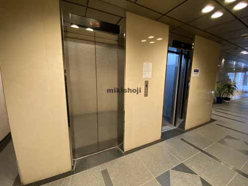 マークベストビル エントランス10