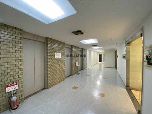 センバ・セントラルビル エレベーターホール2