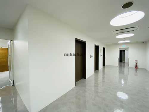 八木ビル エレベーターホール1