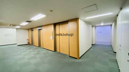 北久宝寺町～博労町の大阪堺筋ビル エレベーターホール6
