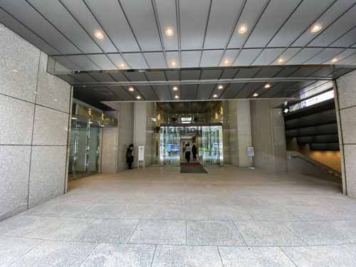 瓦町～久太郎町の御堂筋本町ビル エントランス4