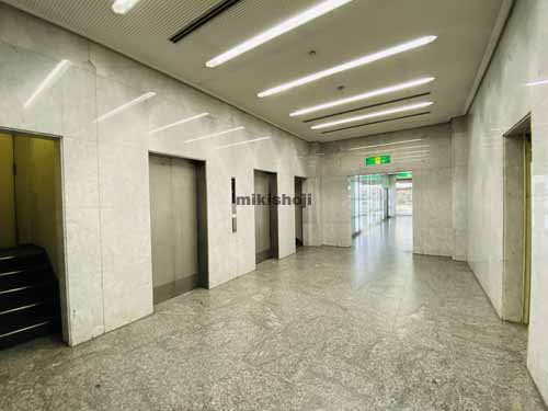 本町武田ビル エントランス2