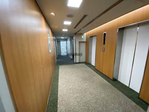 高麗橋ウエストビル エレベーターホール1