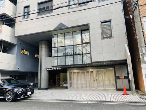 北久宝寺町～博労町の堺筋本町プラザビル エントランス2