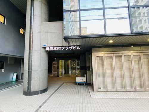 北久宝寺町～博労町の堺筋本町プラザビル エントランス3