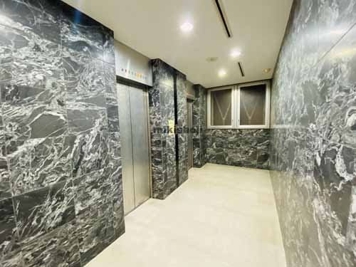 北久宝寺町～博労町の堺筋本町プラザビル エントランス9